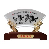 馬到成功陶瓷屏風辦公室桌擺設(shè)送領(lǐng)導(dǎo)商務(wù)禮品