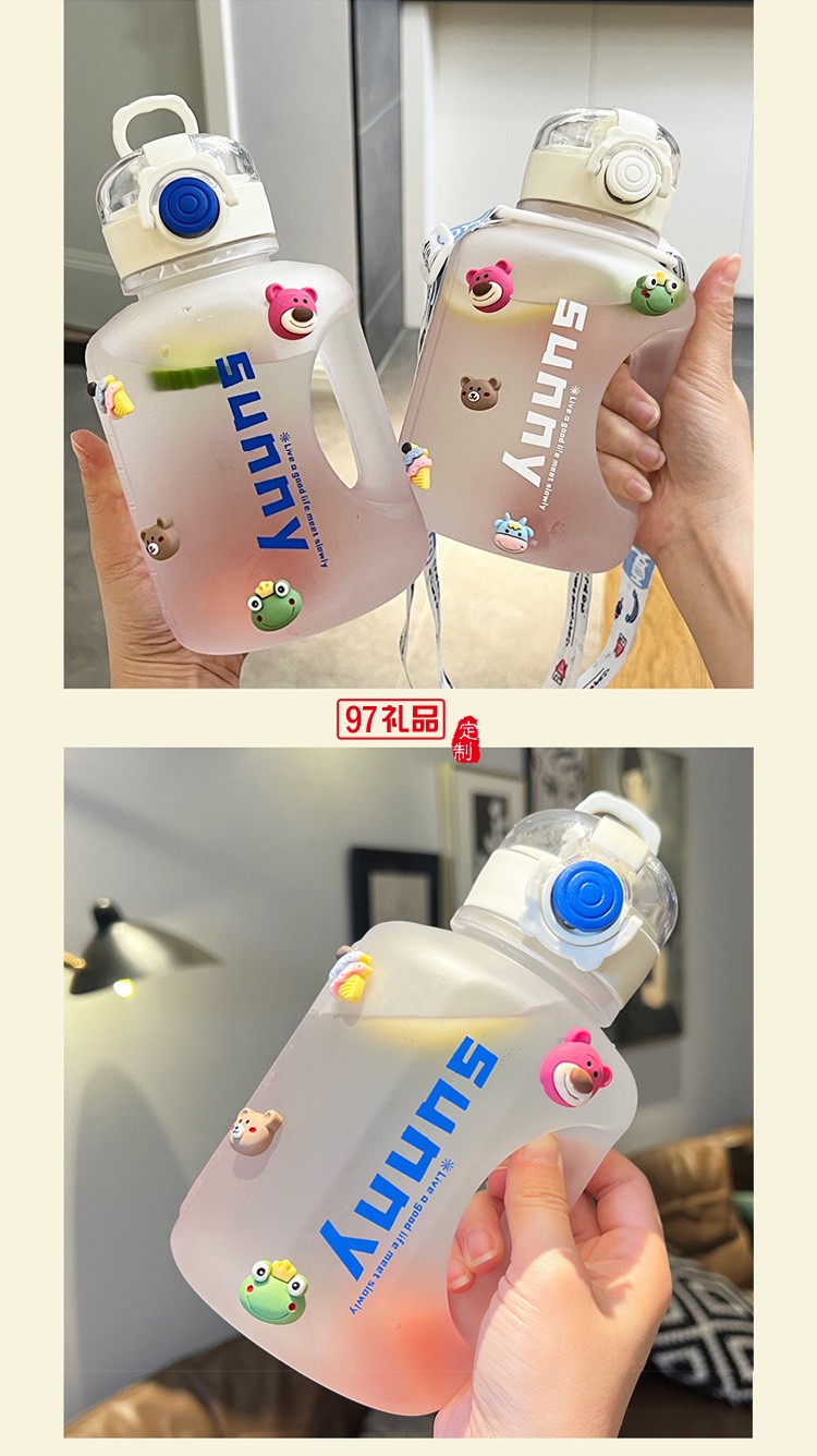 網(wǎng)紅大容量噸桶噸運(yùn)動健身便攜塑料杯大肚太空杯